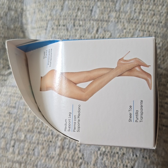 LEGGS BRAND WOMENS EVERYDAY REGULAR PANTYHOSE 5 PAIR NUDE SHEER TOE SIZE B - Picture 13 of 13